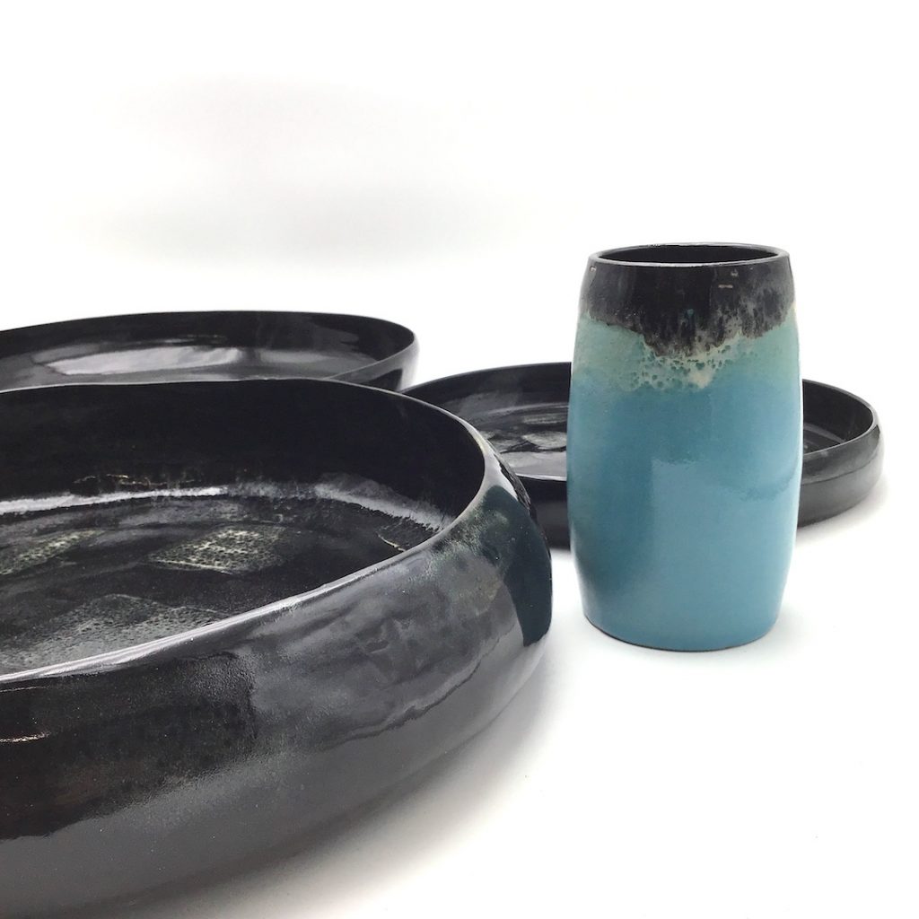 Vase noir ikebana en grès